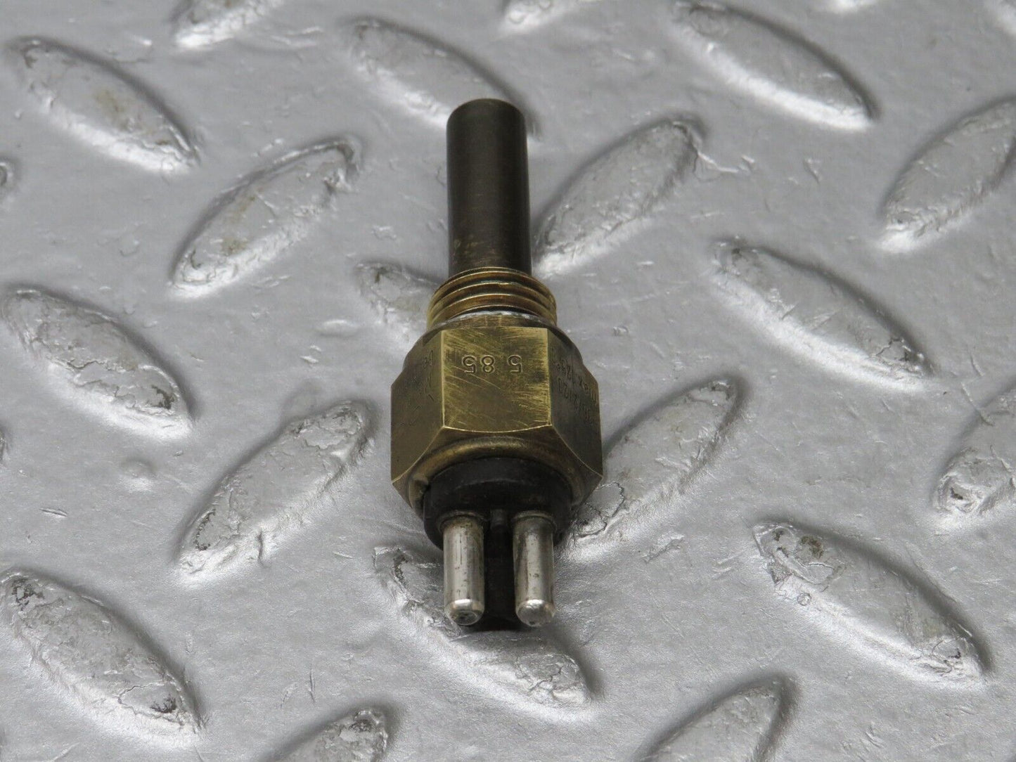 39330 Mercedes-Benz R107 500SL Coupe Temperature Sensor VDO