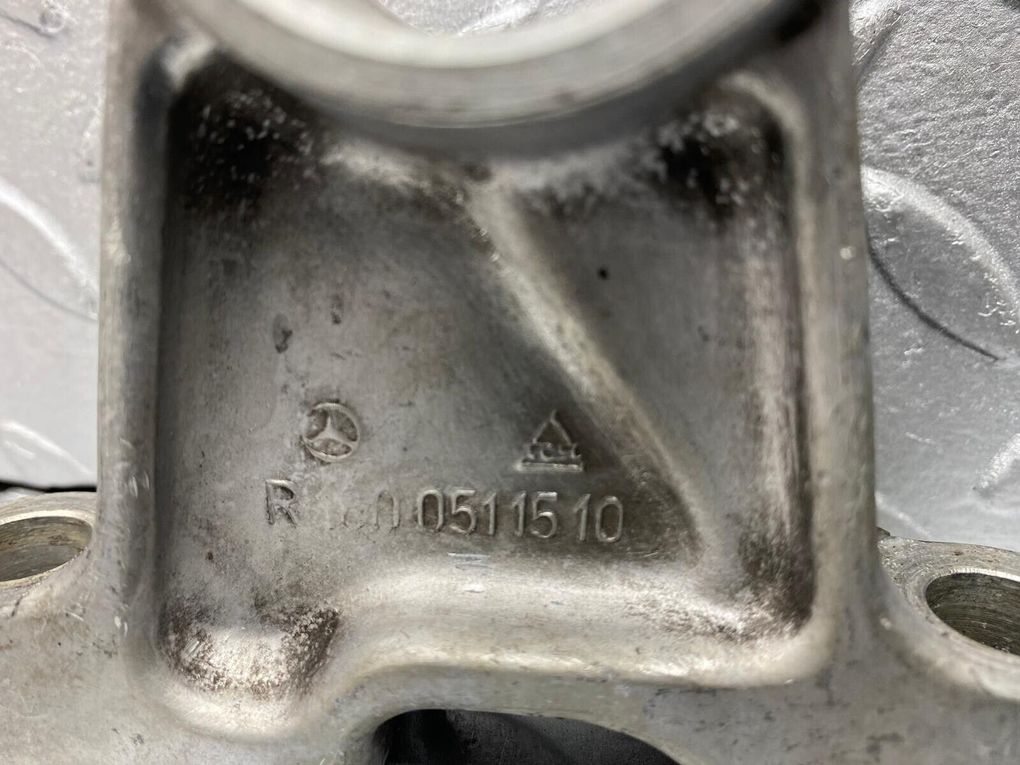 1711 Mercedes-Benz W105 219 PONTON Camshaft Tower Bearing 1800511510