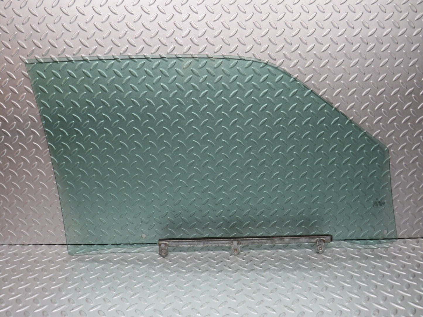 37875 Mercedes-Benz A124 320E Cabriolet Front Left Door Window Glass