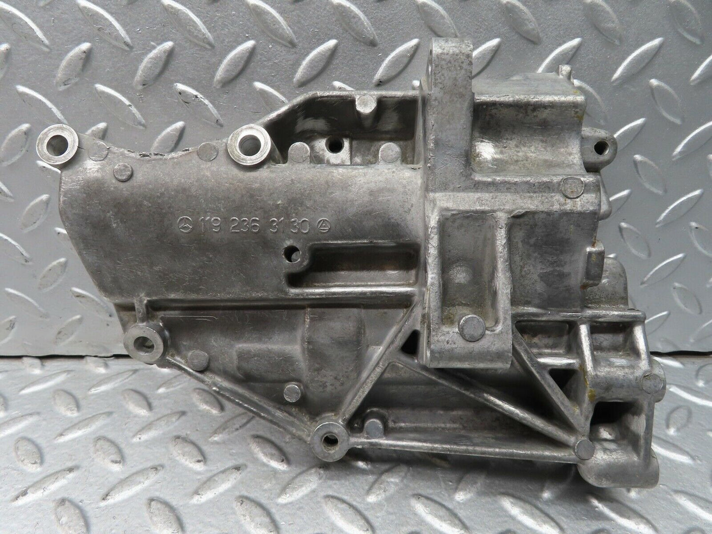 19555 Mercedes-Benz C140 CL420 Coupe AC Compressor Mount Bracket 1192363130