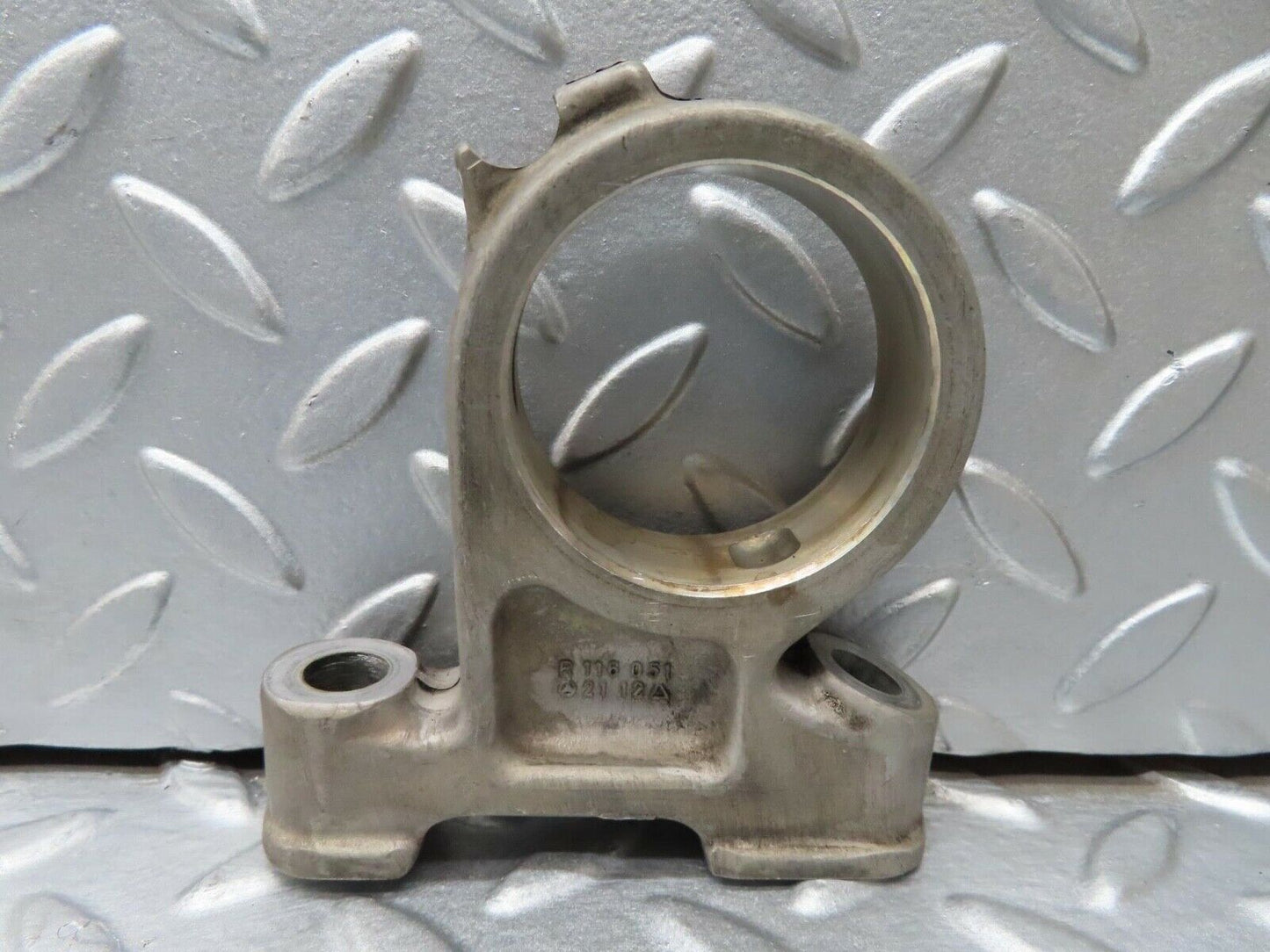 16550 Mercedes-Benz C107 350SLC Coupe Camshaft Tower Bearing 1160512112