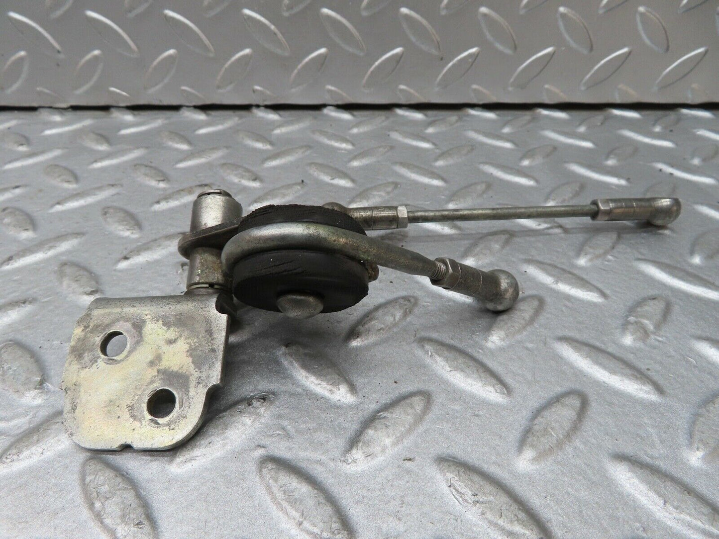 17745 Mercedes-Benz W116 450SEL Accelerator Linkage 1163010185