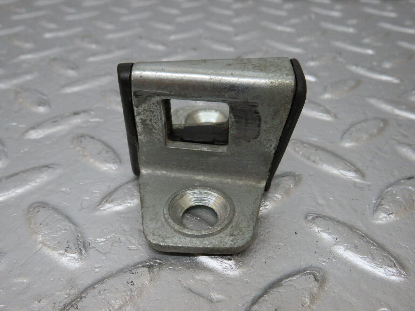 34134 Mercedes-Benz W124 260E Door Lock Latch