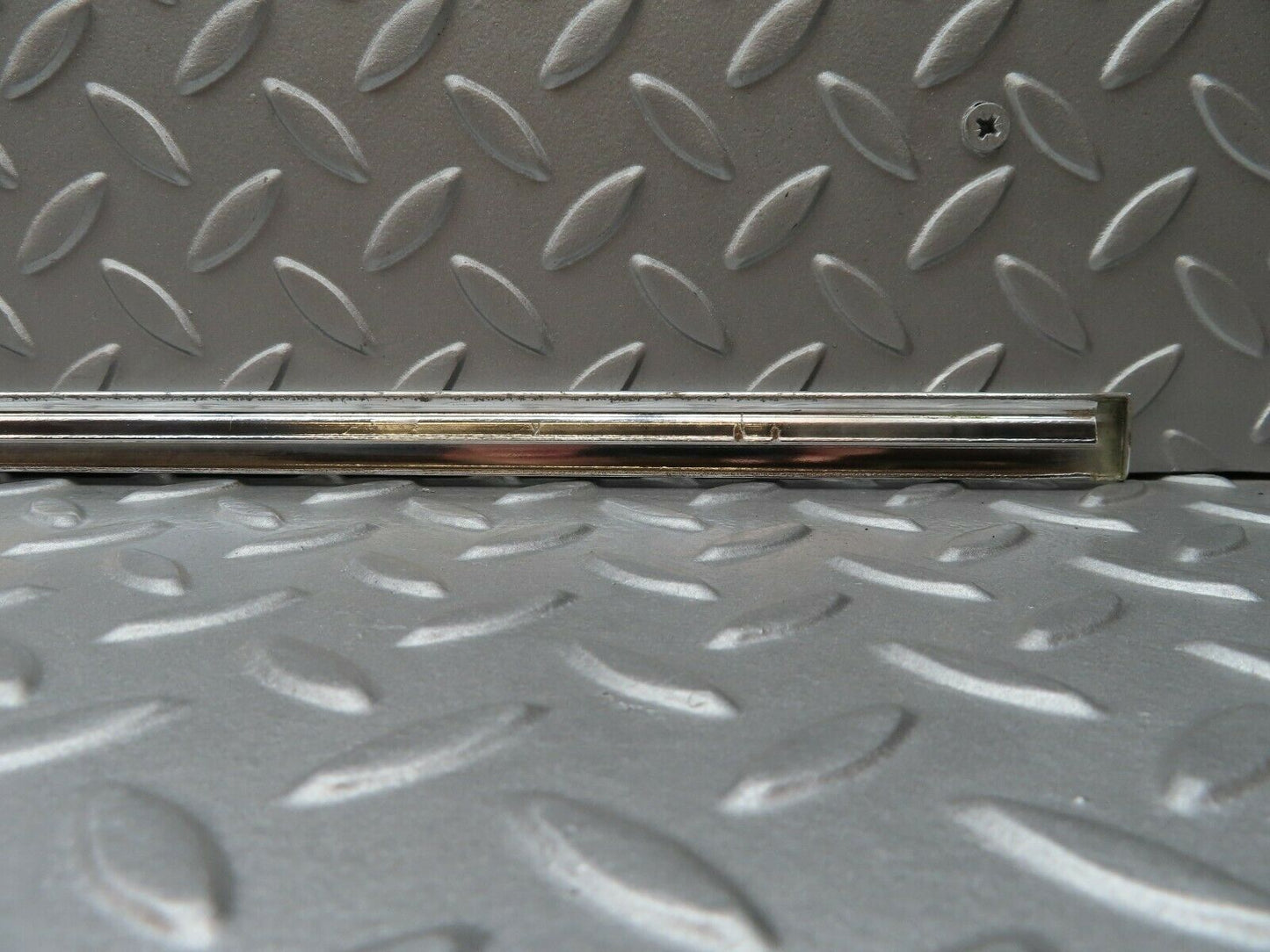 3742 Mercedes-Benz S123 200T Wagon Front Right Door Chrome Moulding Trim