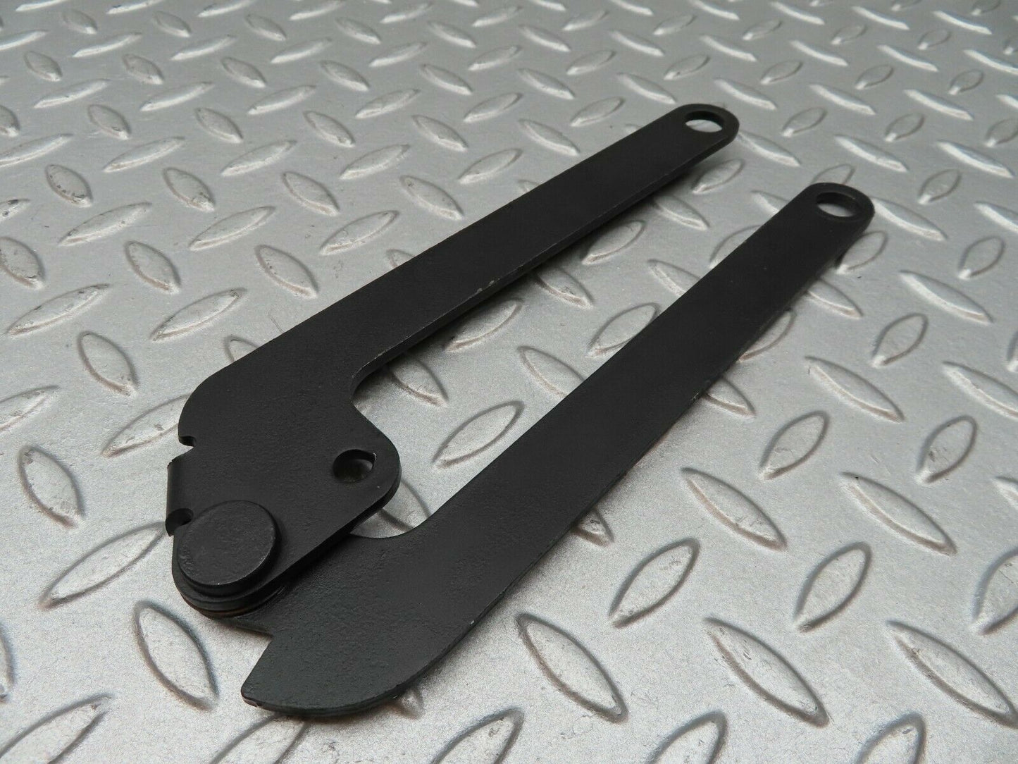3622 Mercedes-Benz W115 220D Left Bonnet Hinge