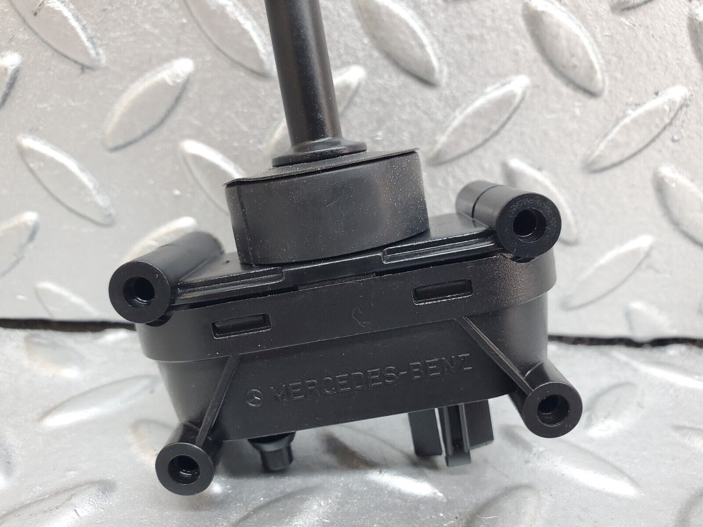 44756 Mercedes-Benz W124 220E Door Lock Vacuum Actuator Front Left