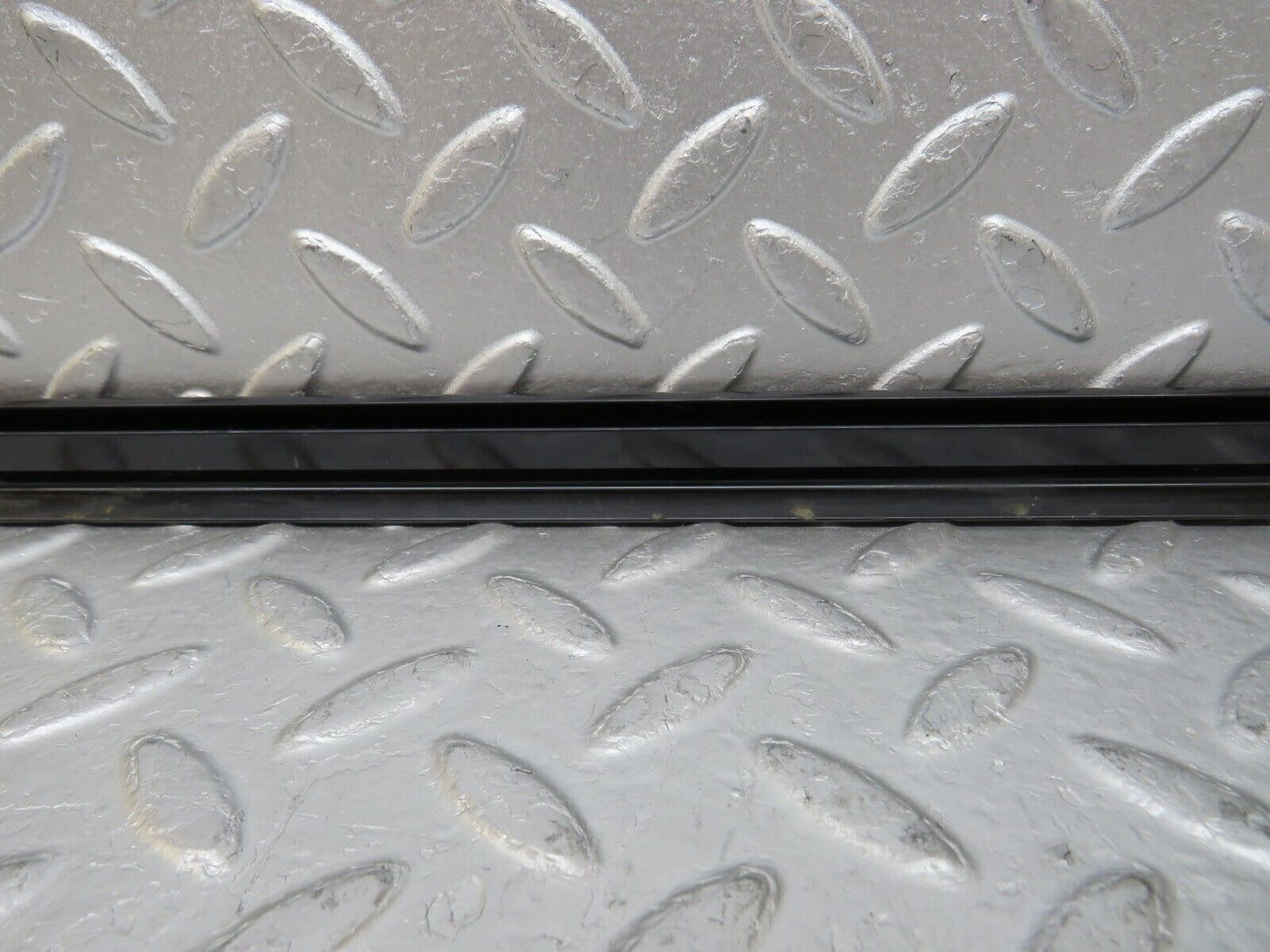 35079 Mercedes-Benz W210 320E Front Right Door Window Exterior Trim