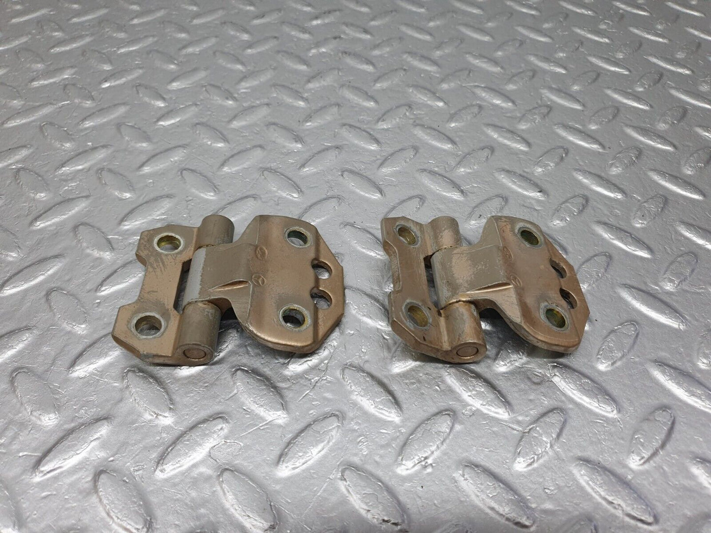 41530 Mercedes-Benz W124 200E Door Hinge Right Side