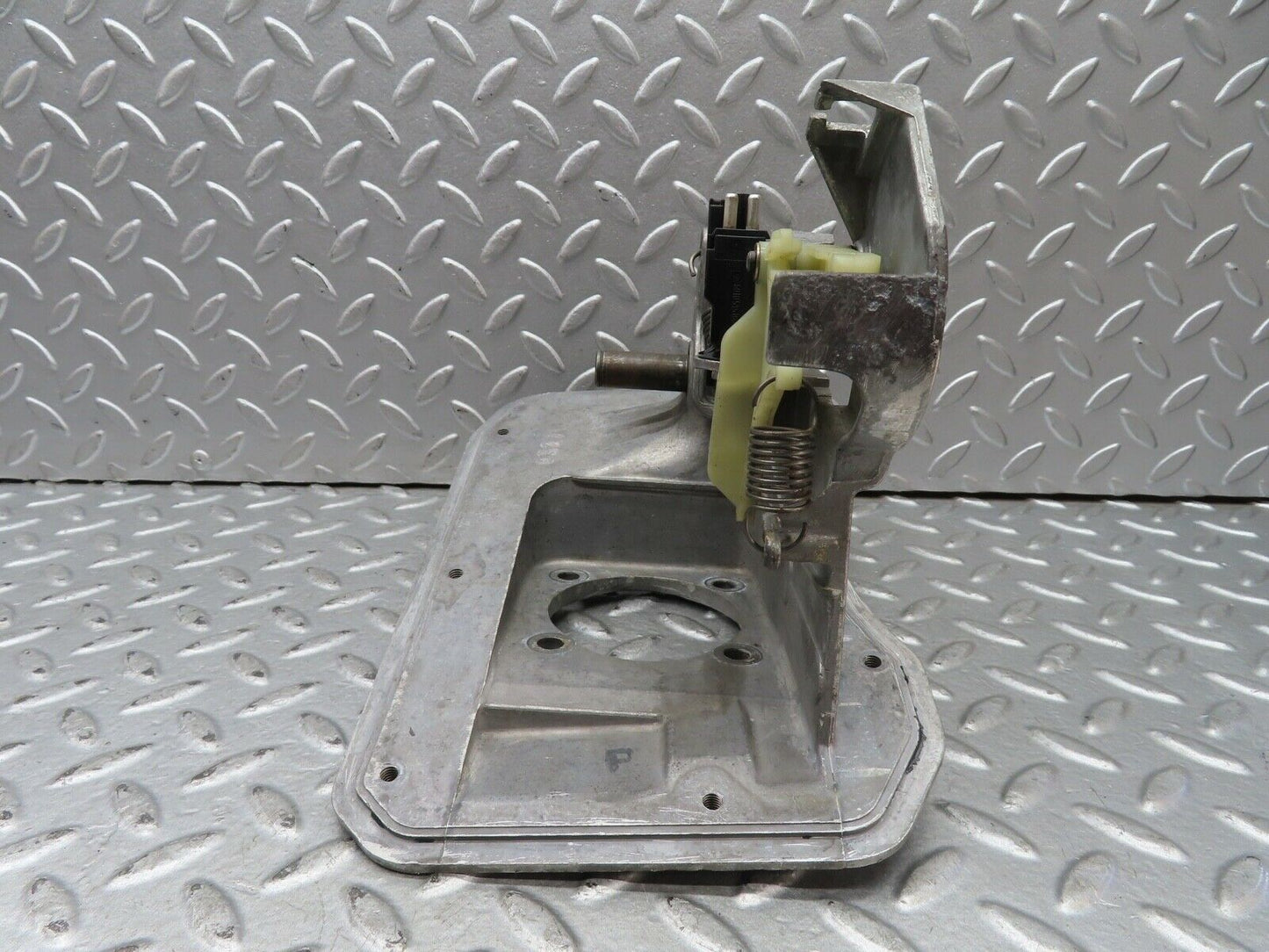 19526 Mercedes-Benz C140 CL420 Coupe Brake Pedal Bracket 1402902519