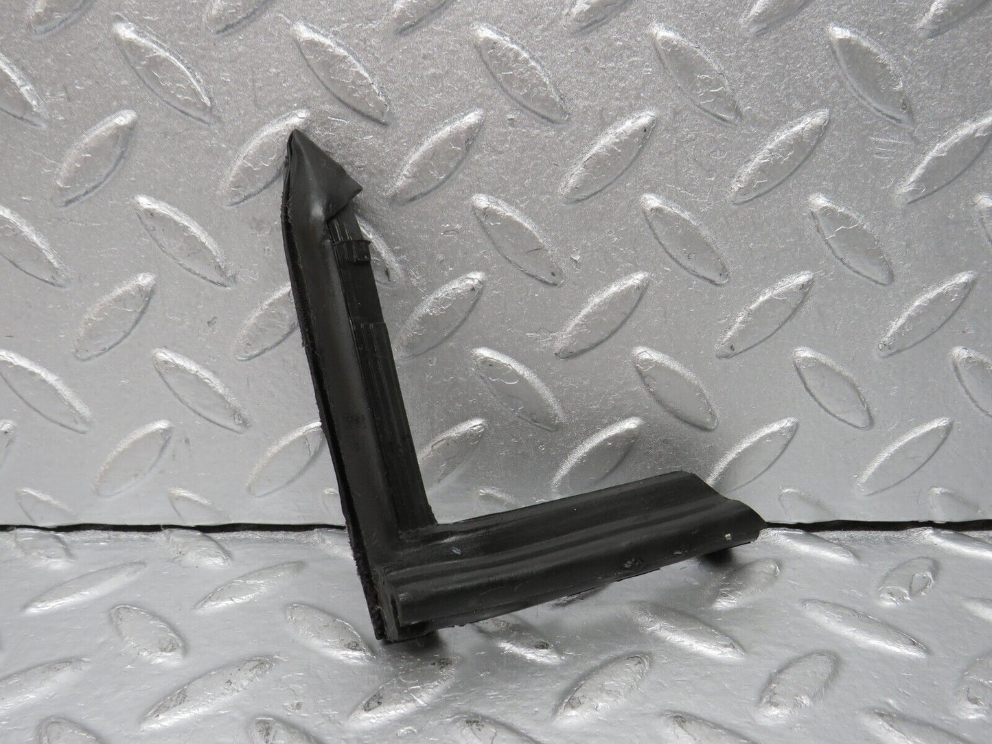 39171 Mercedes-Benz R107 500SL Coupe Front Right Rubber Window Guide 1077250225