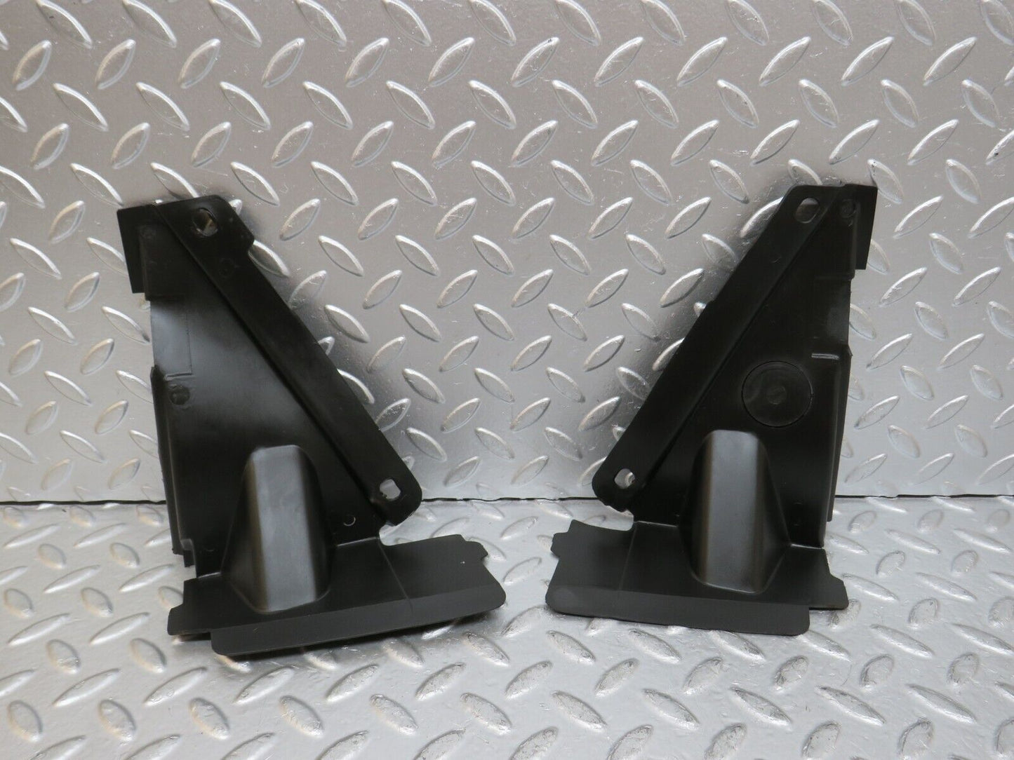 29359 Mercedes-Benz W124 230E Covering Side Member Pair 1246280907 1246281007