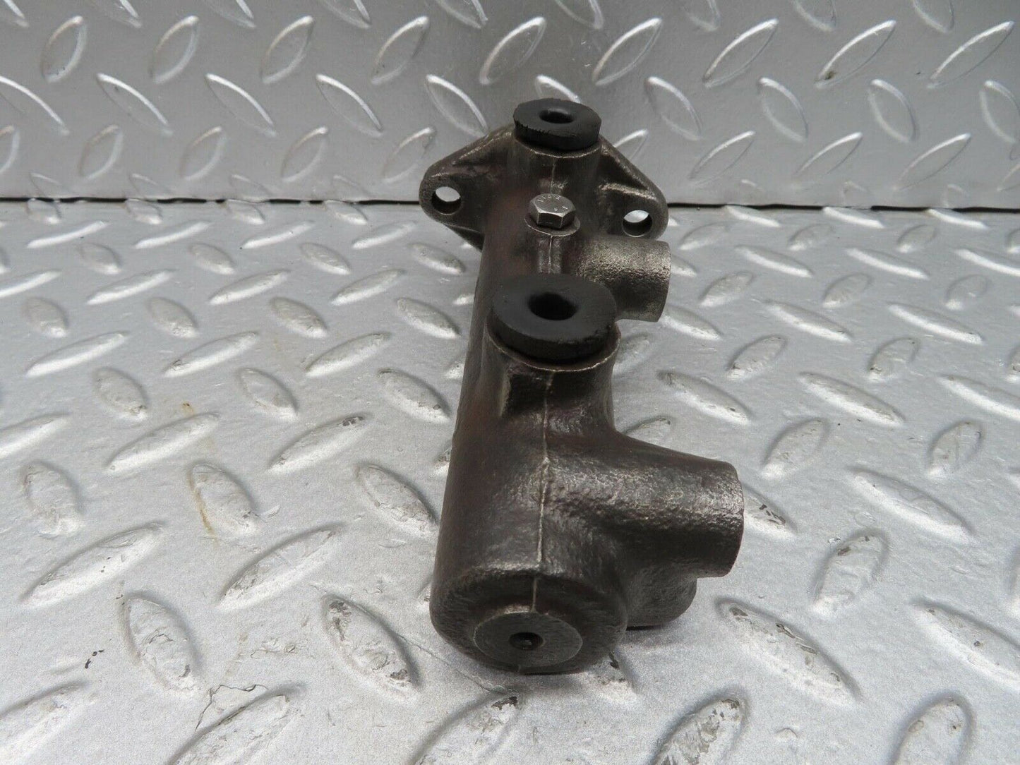 0087 Mercedes-Benz W116 Brake Master Cylinder
