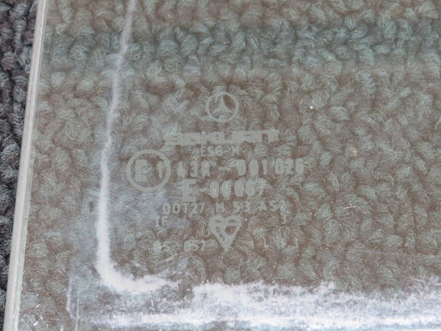 34411 Mercedes-Benz C126 380SEC Coupe Left Door Window Glass