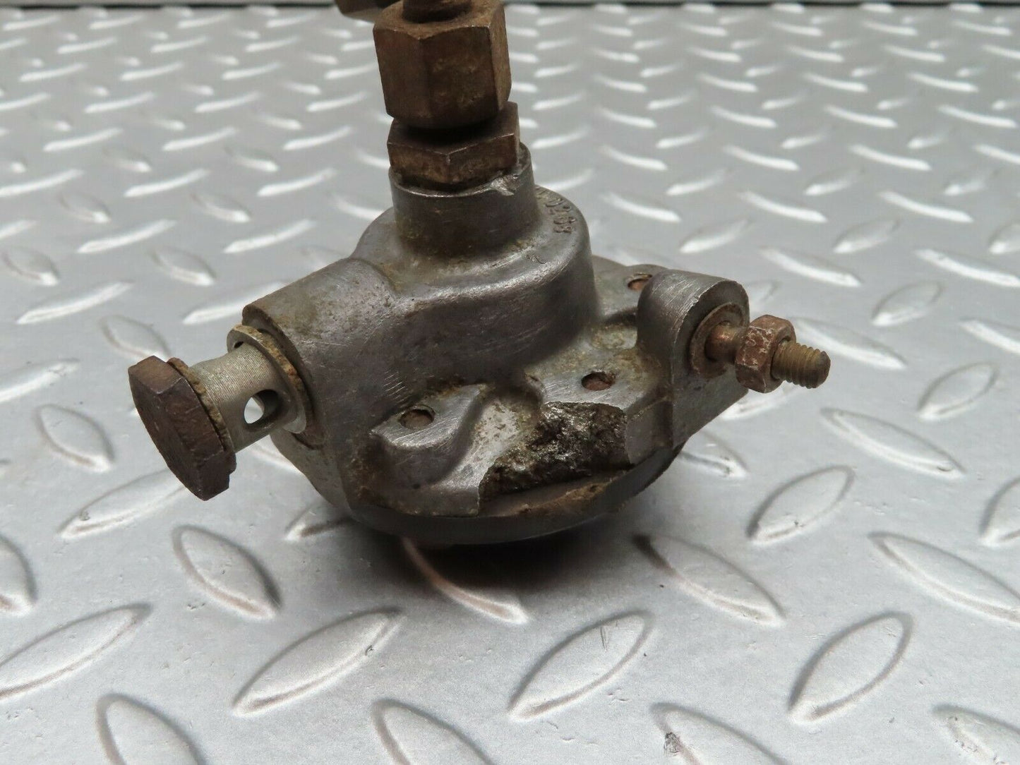 3402 Mercedes-Benz W108 280SE Fuel Backflow Damper Regulator 1270700268