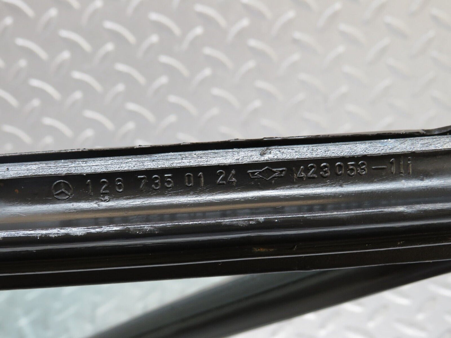 36063 Mercedes-Benz W126 420SE Rear Left Quarter Window 1267350124