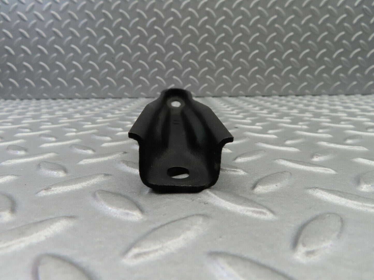 5977 Mercedes-Benz W123 200 Air Intake Manifold Bracket