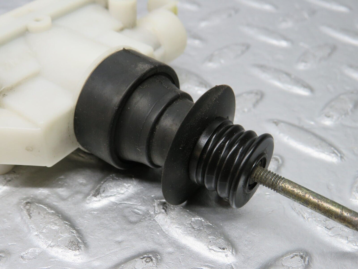 38907 Mercedes-Benz W201 190E Front Left Door Lock Vacuum Actuator