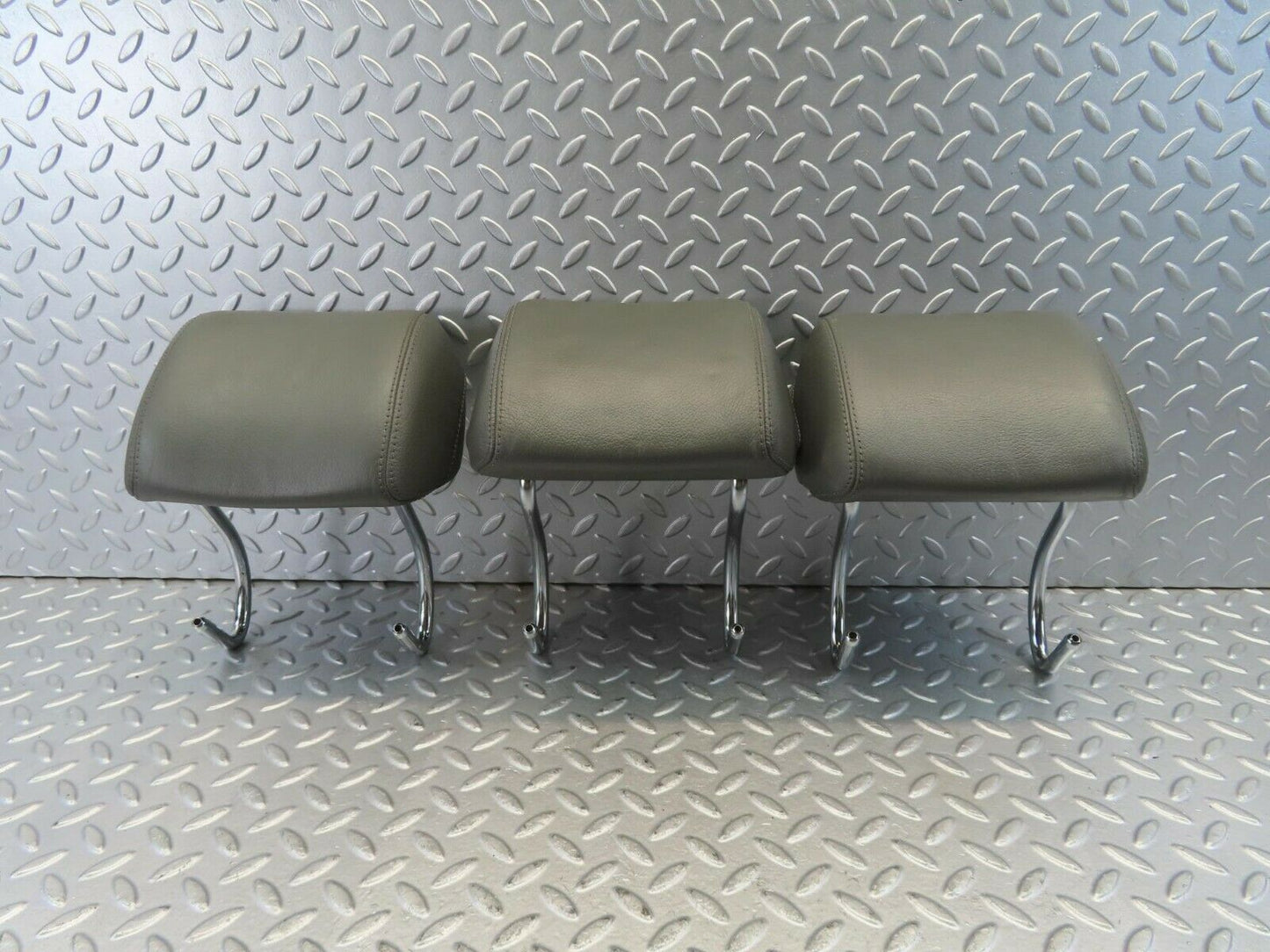 11189 Mercedes-Benz W221 S320 Rear Headrest Set