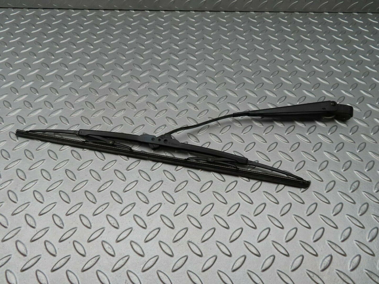 3935 Mercedes-Benz S123 200T Wagon Front Right Wiper Arm Bosch 3399990553