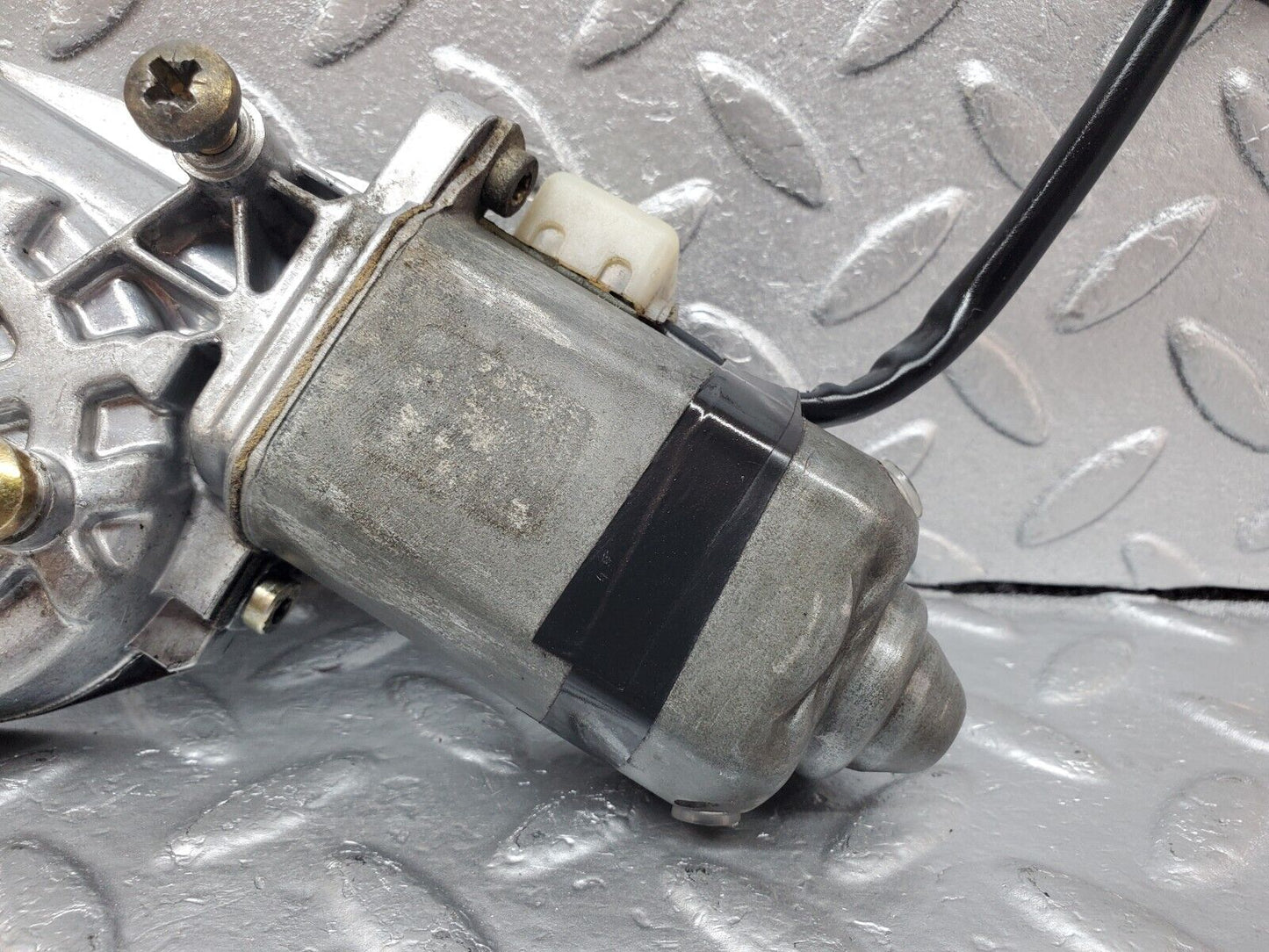 45761 Mercedes-Benz W126 420SE Front Left Window Regulator Motor 0130821183