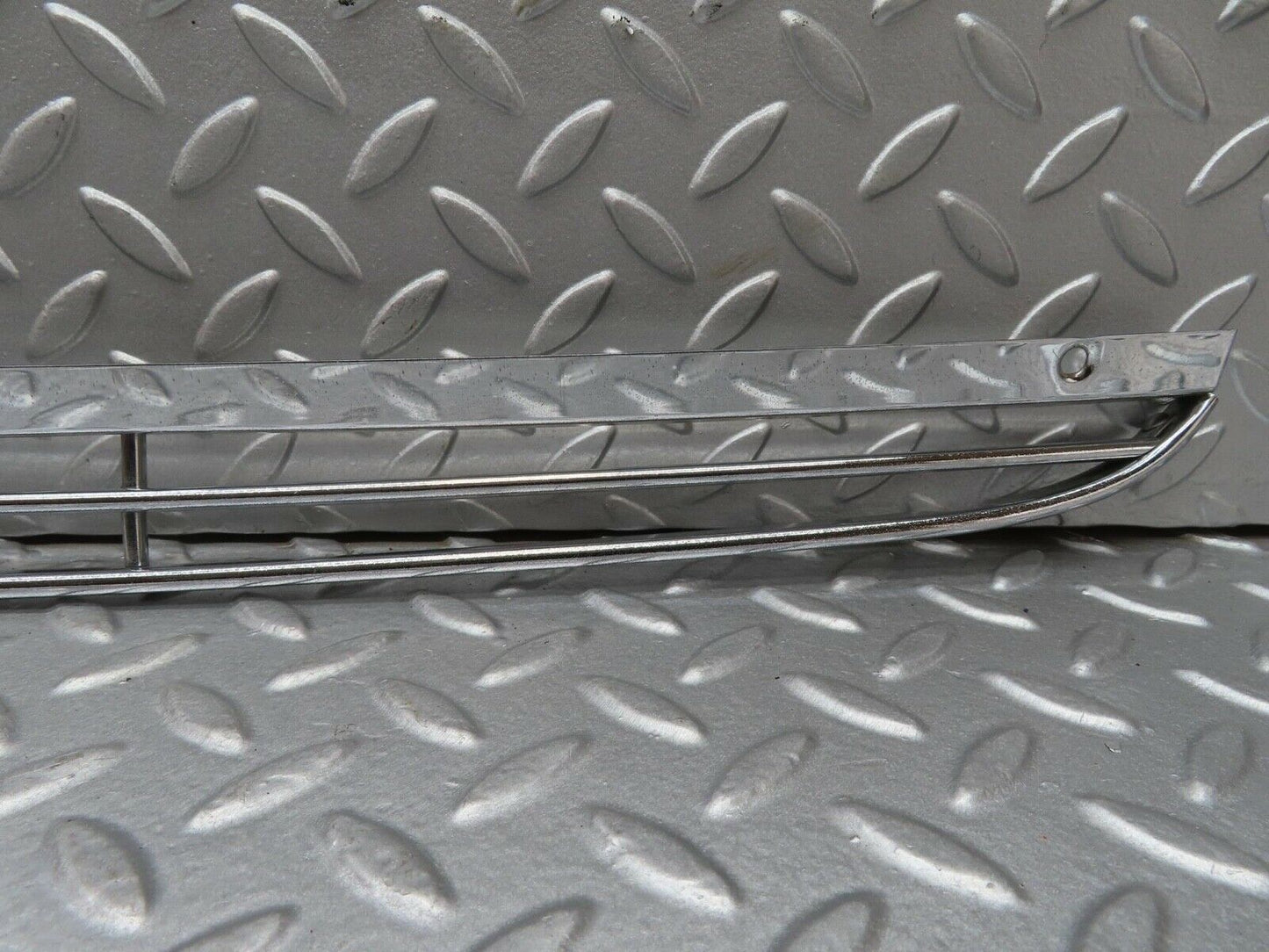 13082 Mercedes-Benz W111 220S Air Intake Chrome Grill