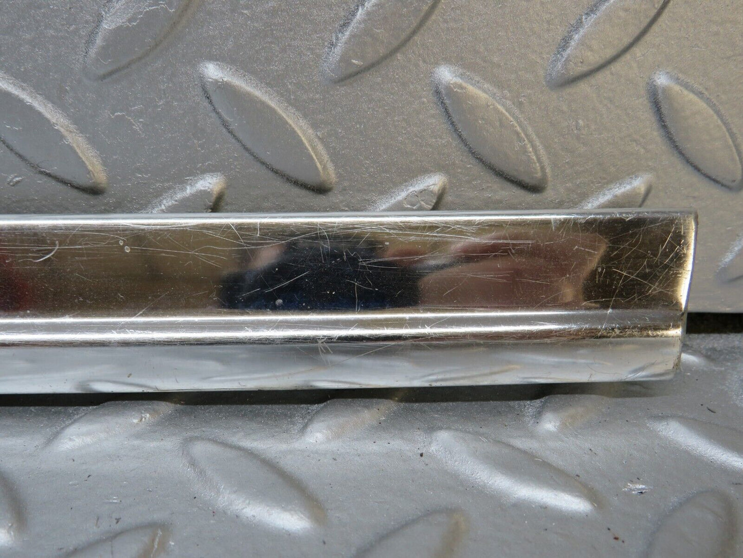 40179 Mercedes-Benz R107 350SL Coupe Right Door Chrome Trim