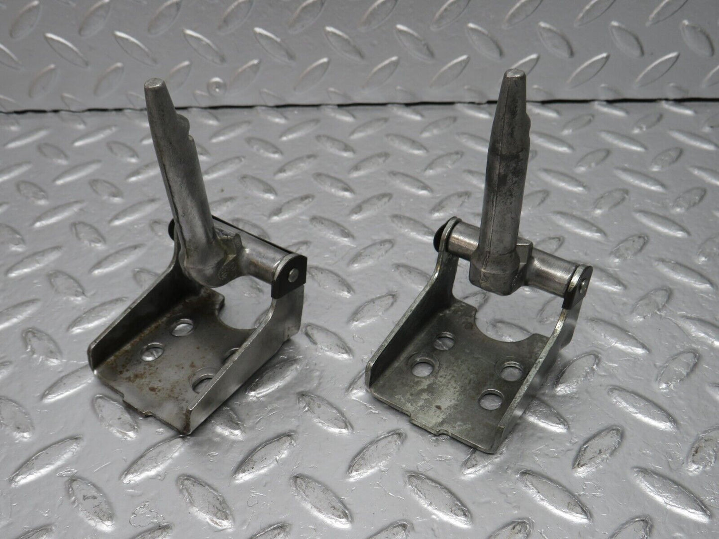 32556 Mercedes-Benz S124 300TE Wagon Rear Seat Hinge