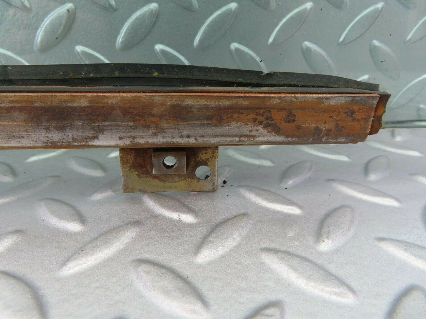 7298 Mercedes-Benz W116 450SE Rear Right Door Window Glass