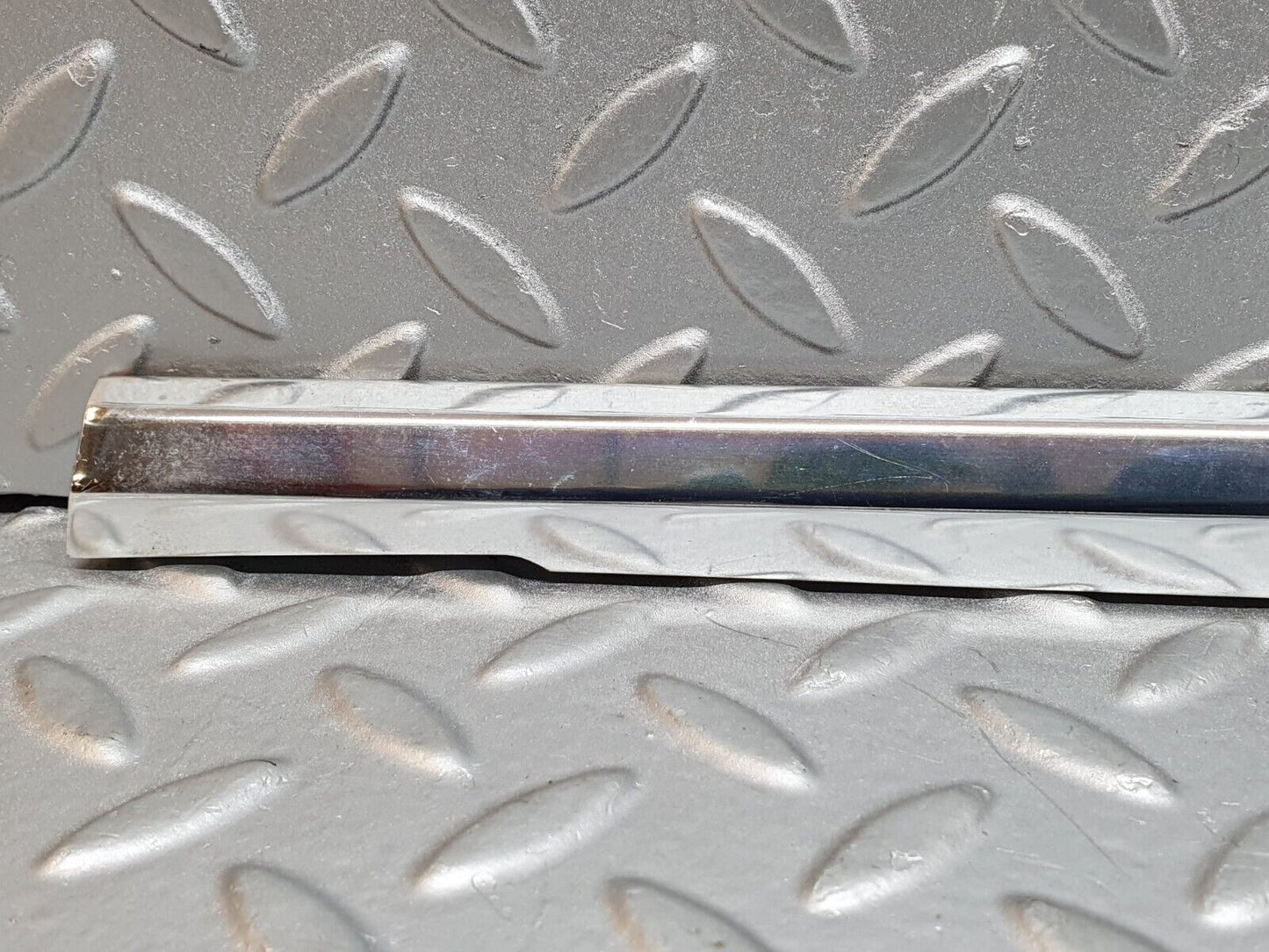 41187 Mercedes-Benz W126 300SE Rear Right Door Chrome Moulding Trim