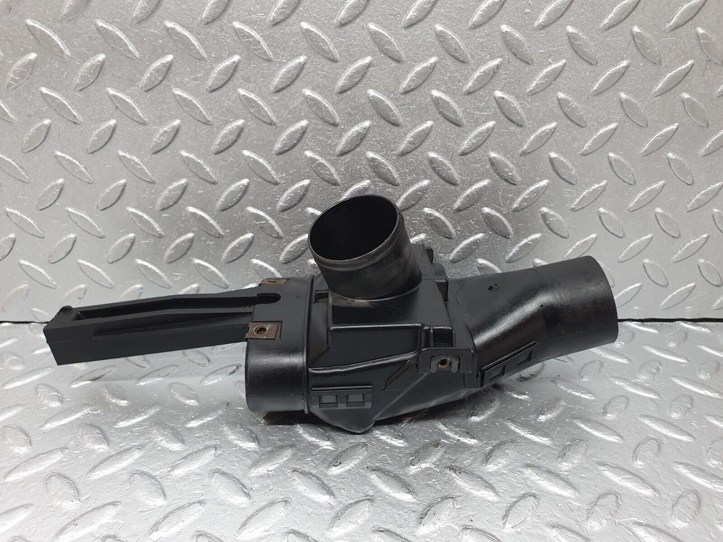 41541 Mercedes-Benz W124 200E Air Intake Pipe