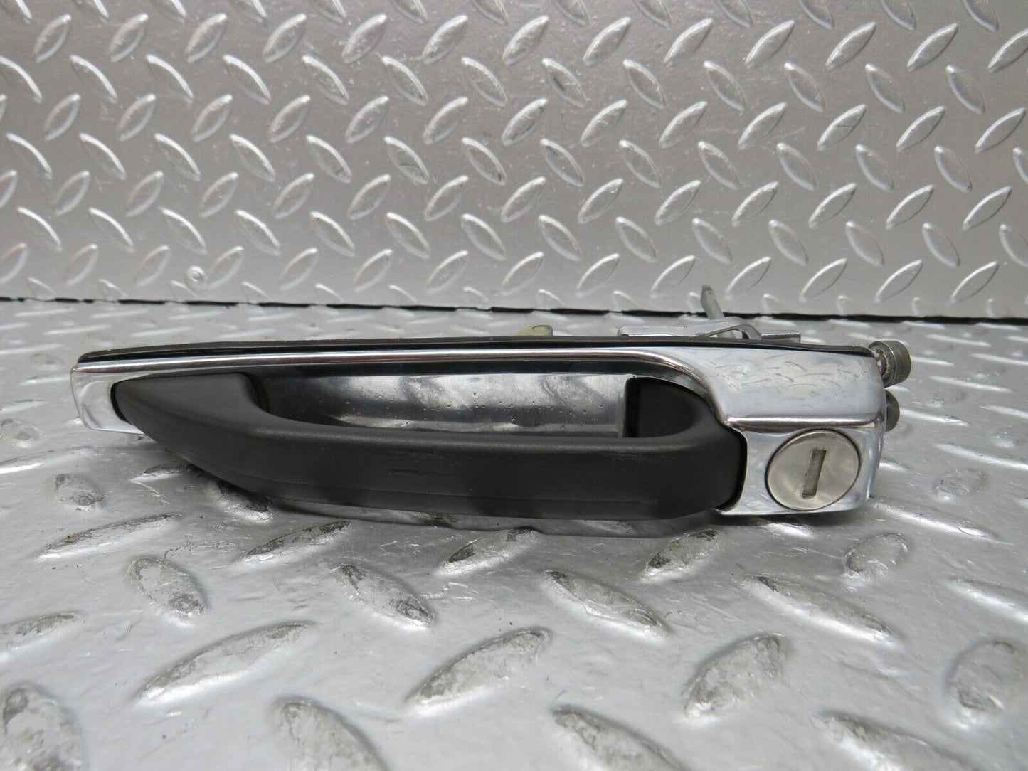 26986 Mercedes-Benz W123 240D Front Right Exterior Door Handle 1237600259