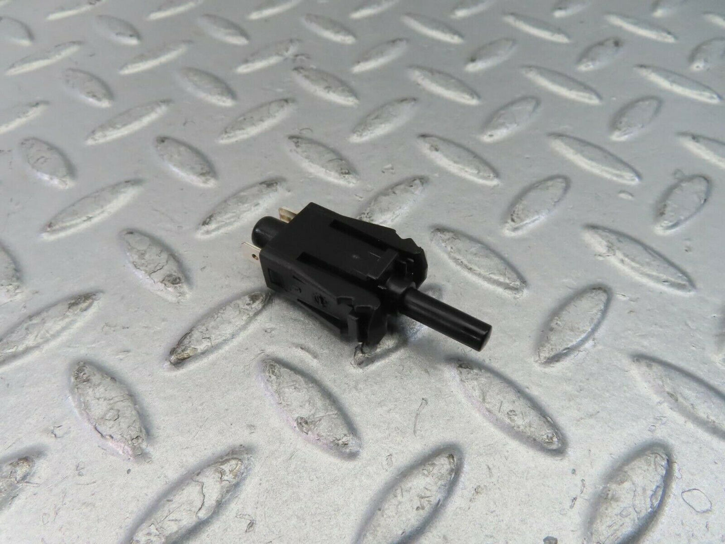 10405 Mercedes-Benz W201 190E Door Contact Switch 0015458714