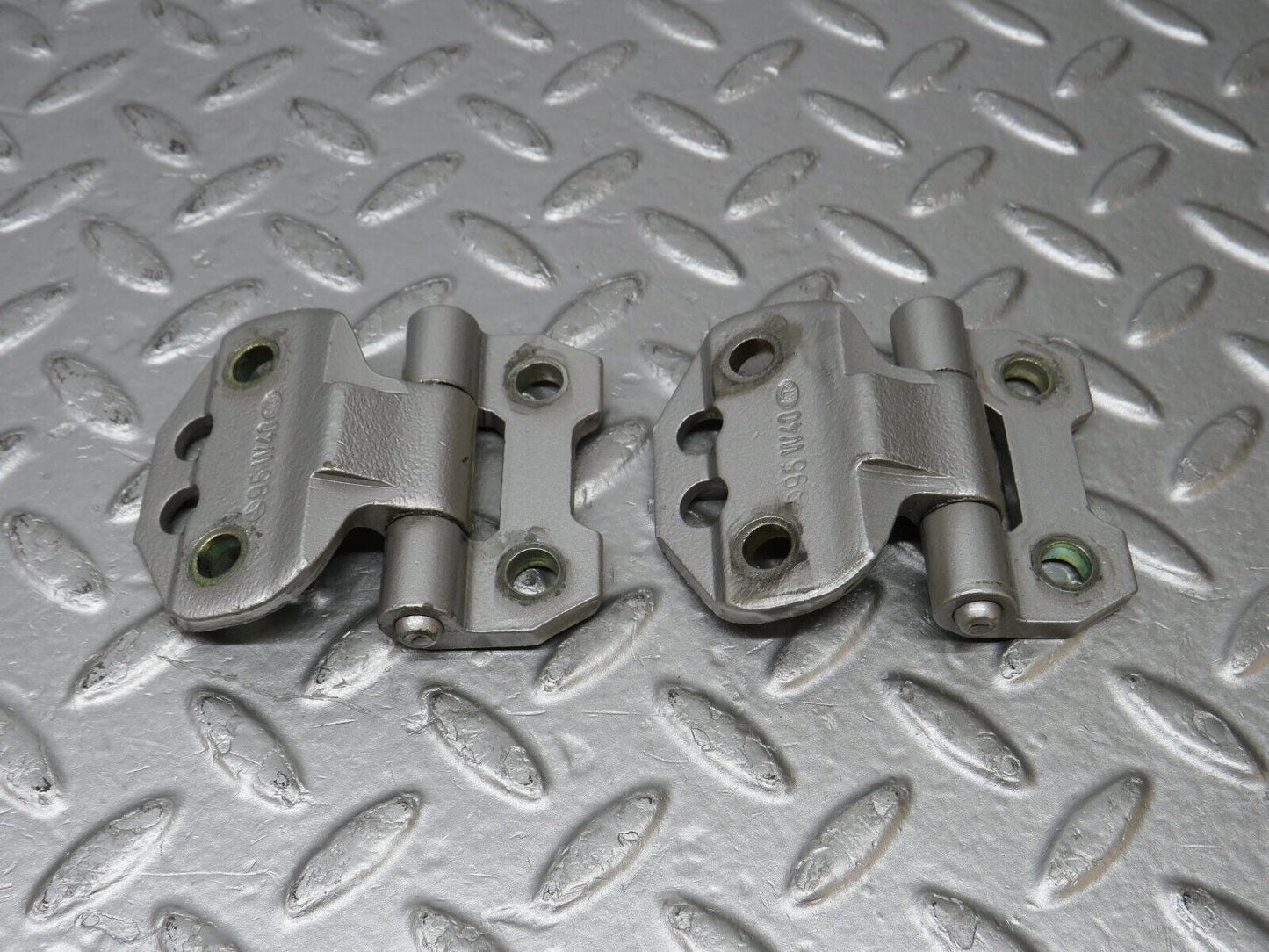 39508 Mercedes-Benz R129 320SL Coupe Door Hinge Right Side