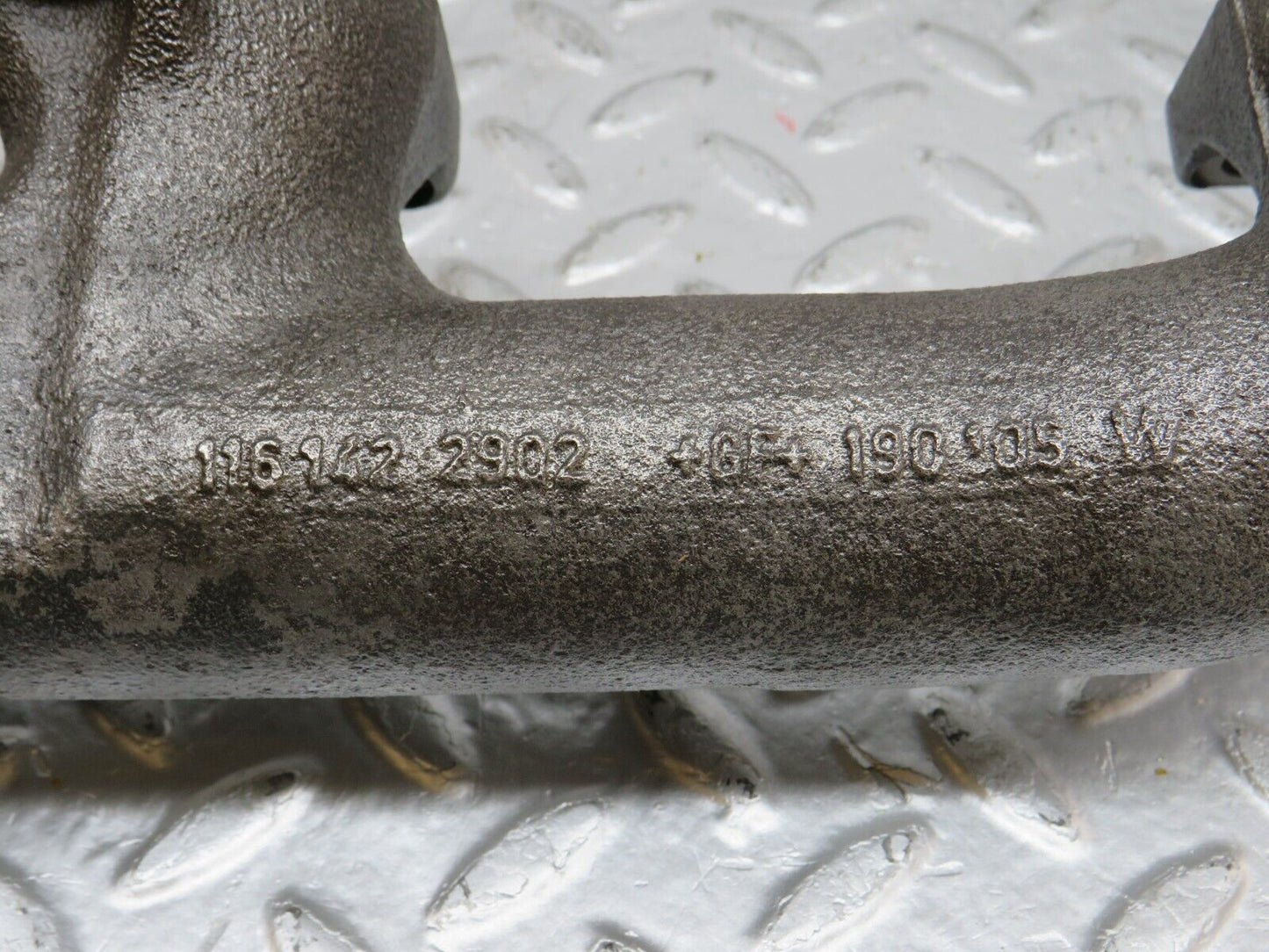 33125 Mercedes-Benz W126 380 V8 Exhaust Manifold Left 1161422302 1161422902