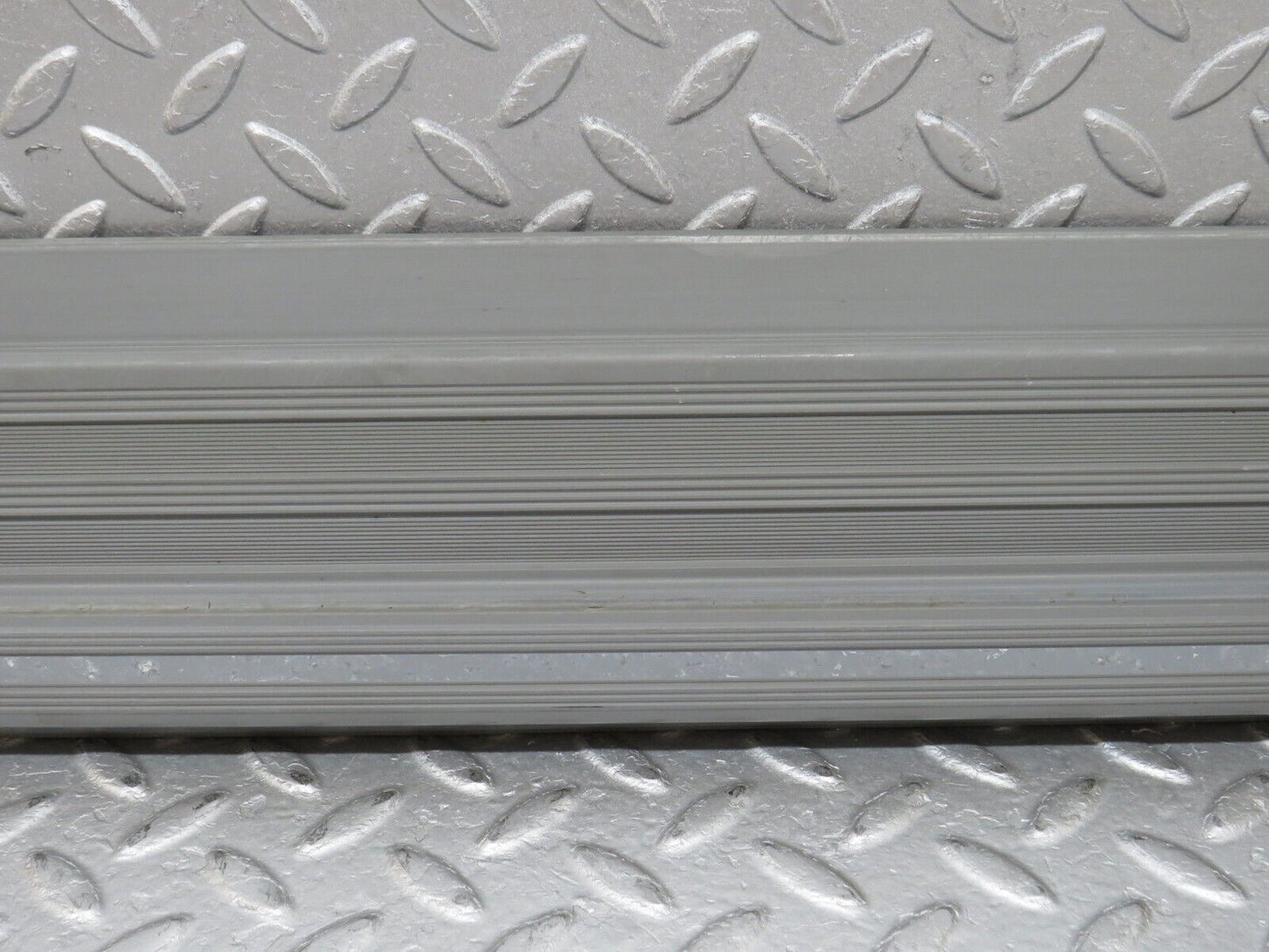35989 Mercedes-Benz W126 420SE Front Right Door Sill Trim Grey