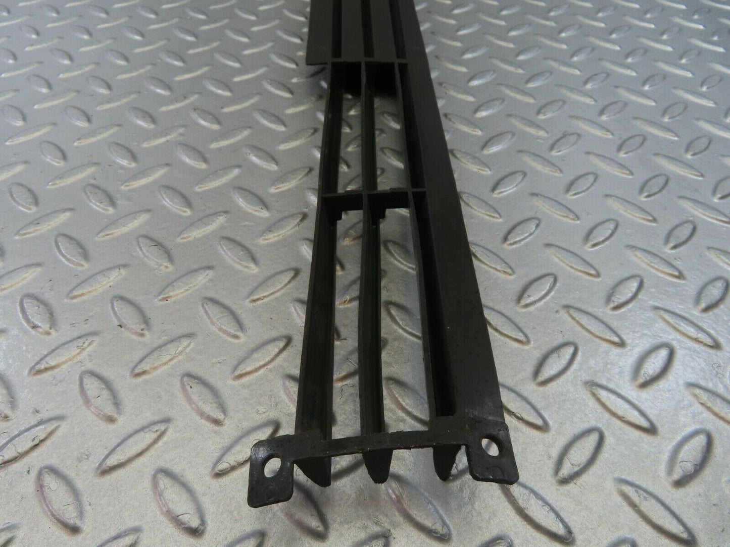 8866 Mercedes-Benz W115 Front Lower Grill Right