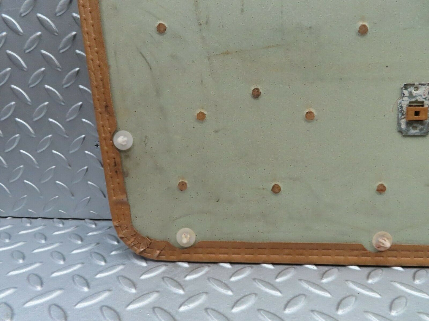 5722 Mercedes-Benz W123 200 Front Right Door Card