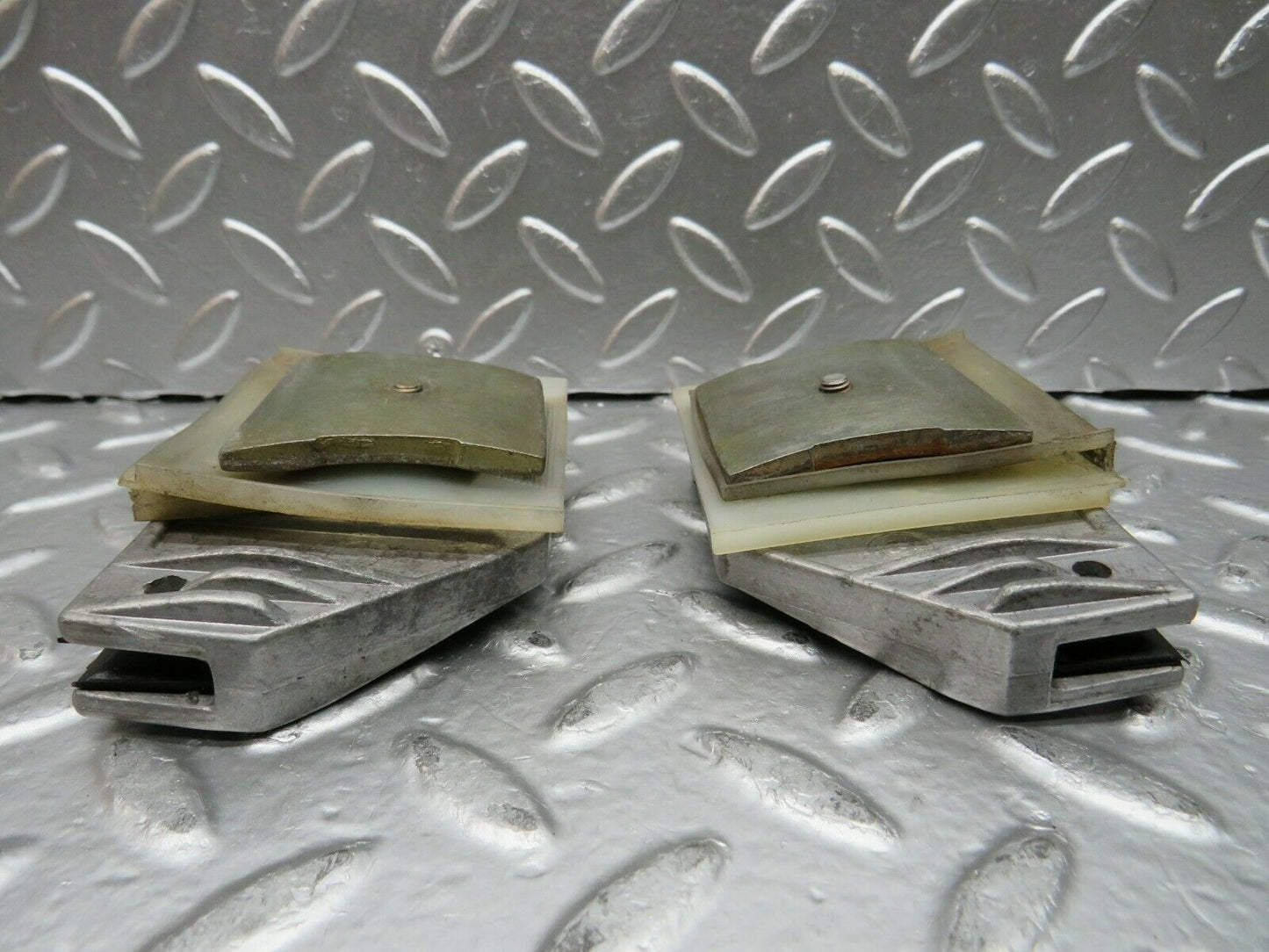 22640 Mercedes-Benz C124 E220 Coupe Door Window Guide Pad Pair 1247250132