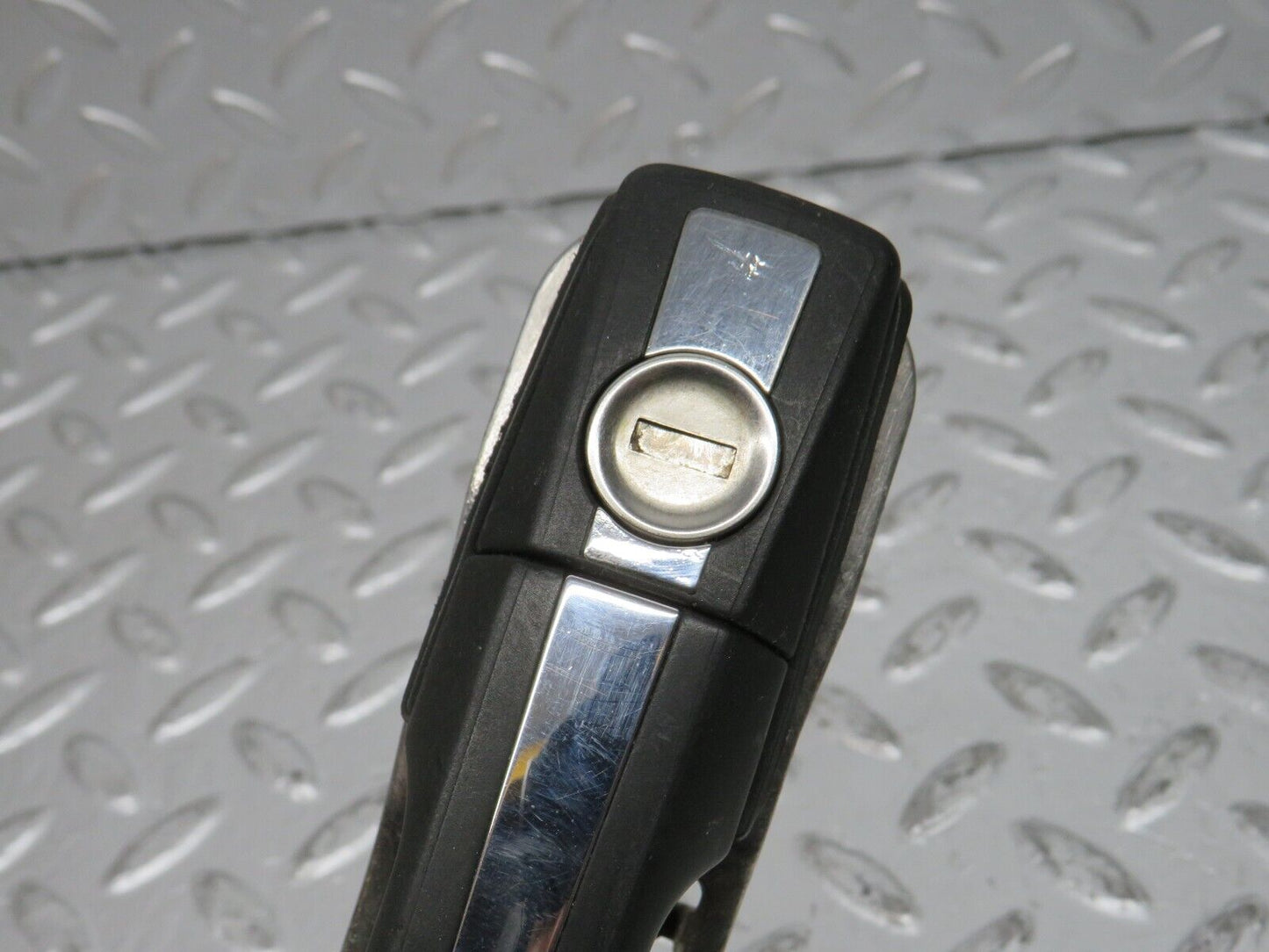 31514 Mercedes-Benz S124 220TE Front Left Exterior Door Handle No Key