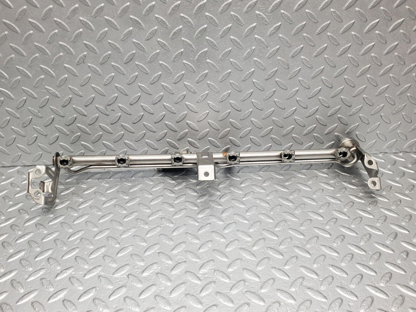 46173 Mercedes-Benz W124 280E Fuel Injector Rail With Pressure Regulator 0000781589