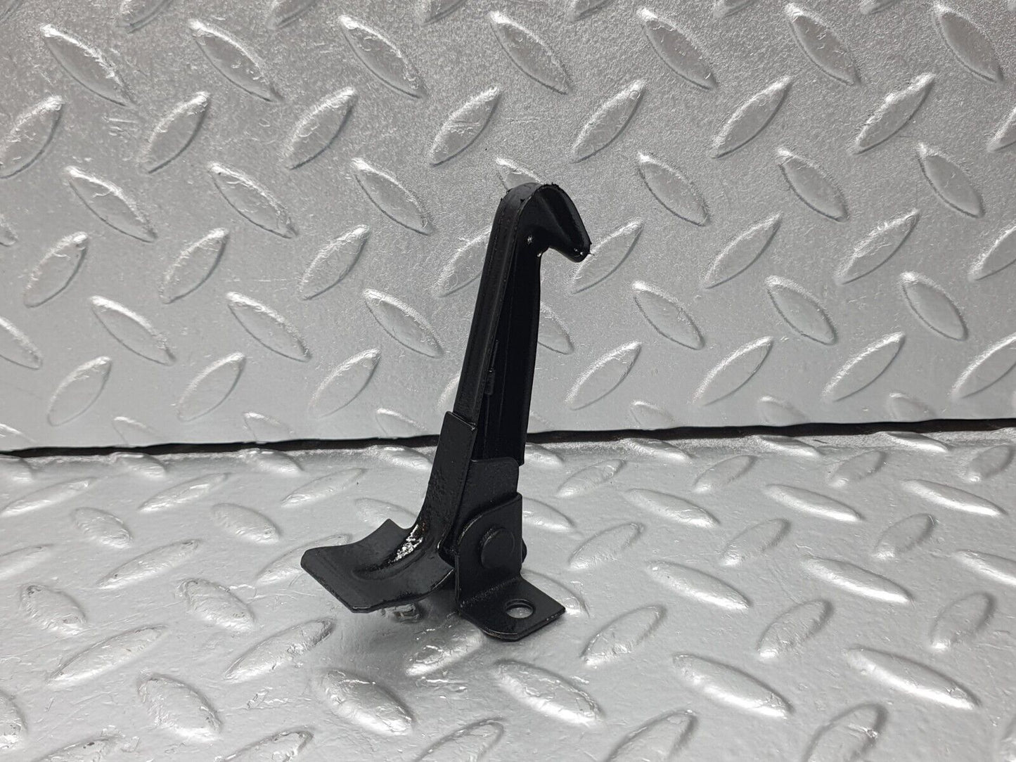 40775 Mercedes-Benz W111 220S Bonnet Safety Latch