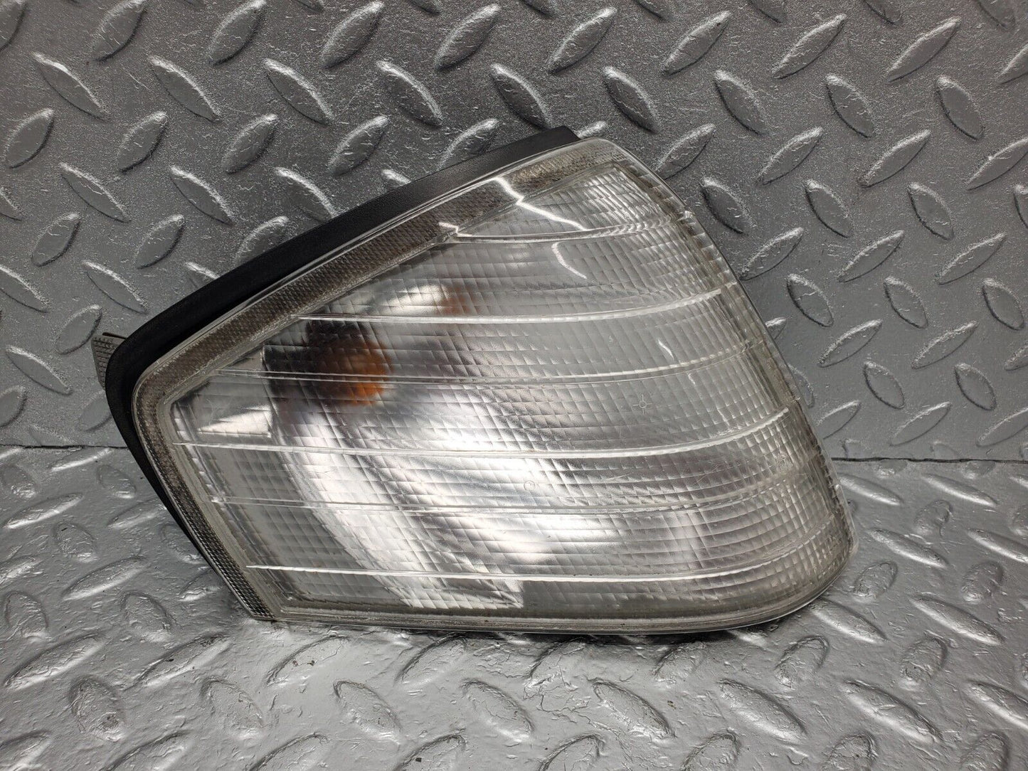 46901 Mercedes-Benz R129 320SL Coupe Front Right Indicator Light Bosch 1298261043 1315106917