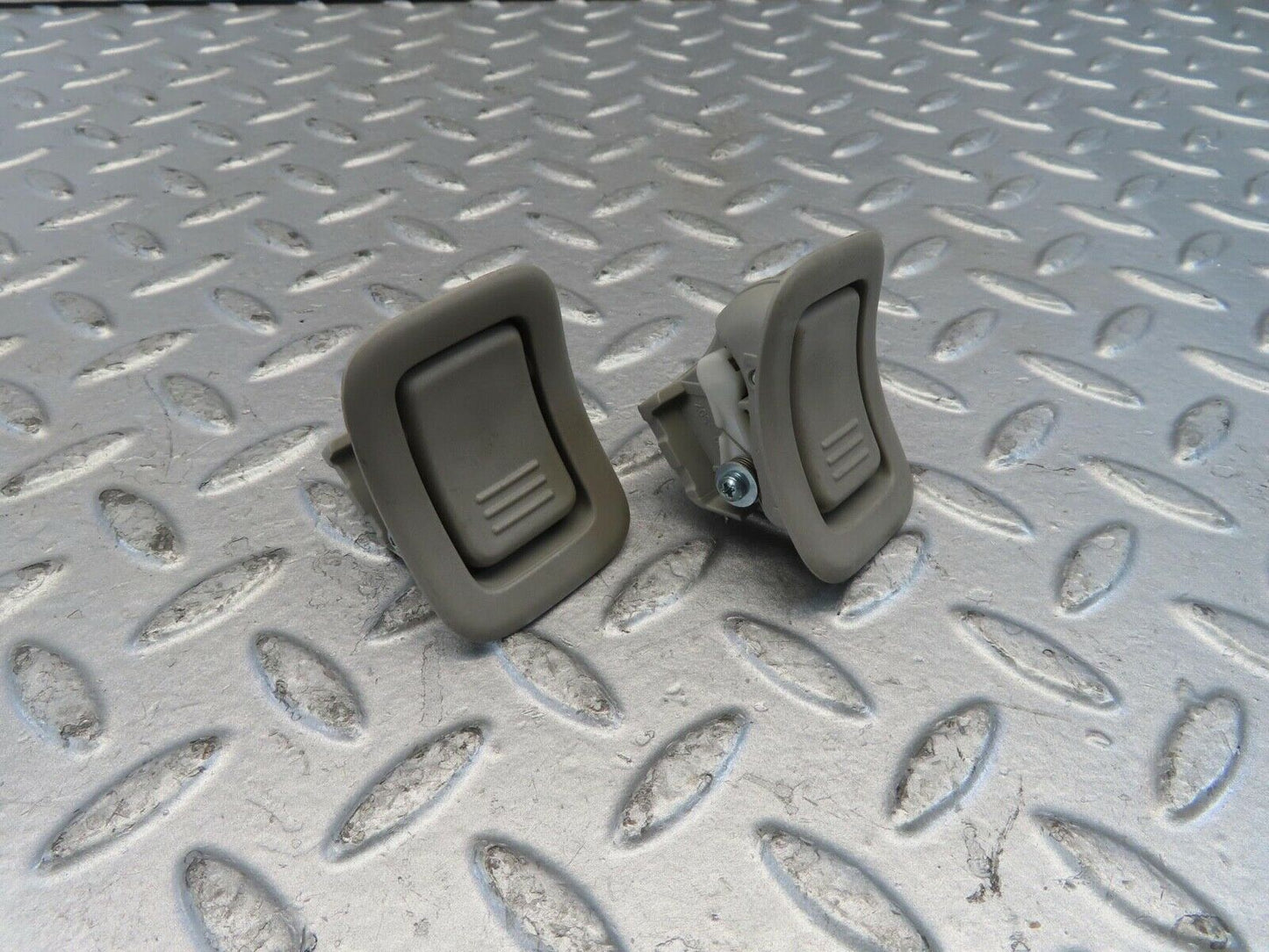 11231 Mercedes-Benz W221 S320 Rear Clothes Hook 2218100040