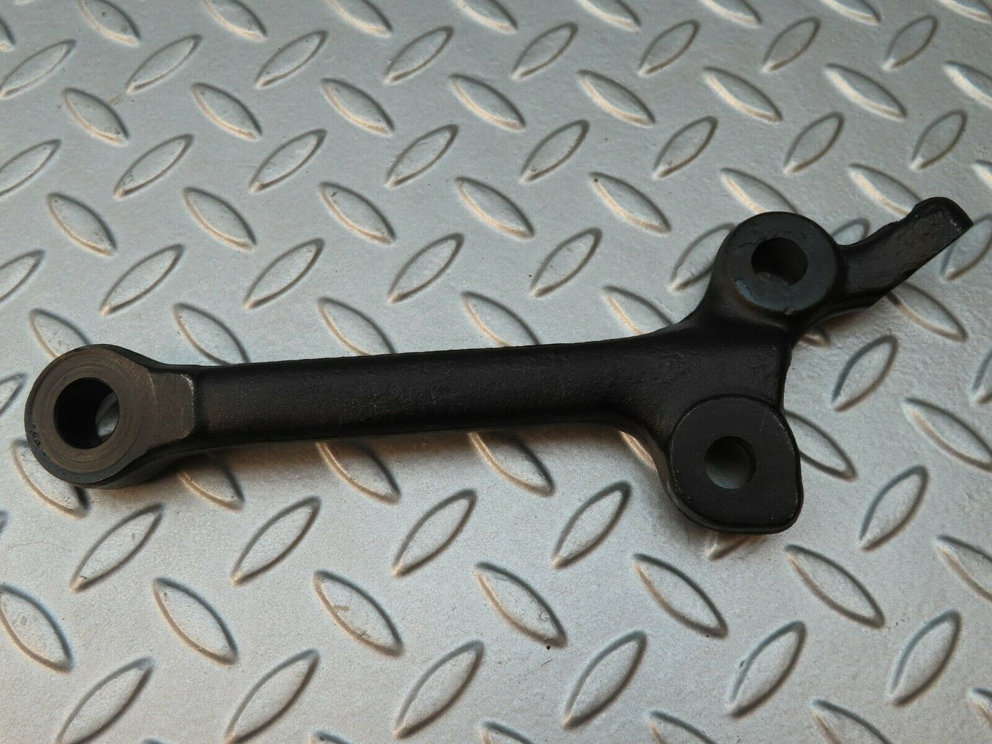 4051 Mercedes-Benz S123 200T Wagon Steering Arm