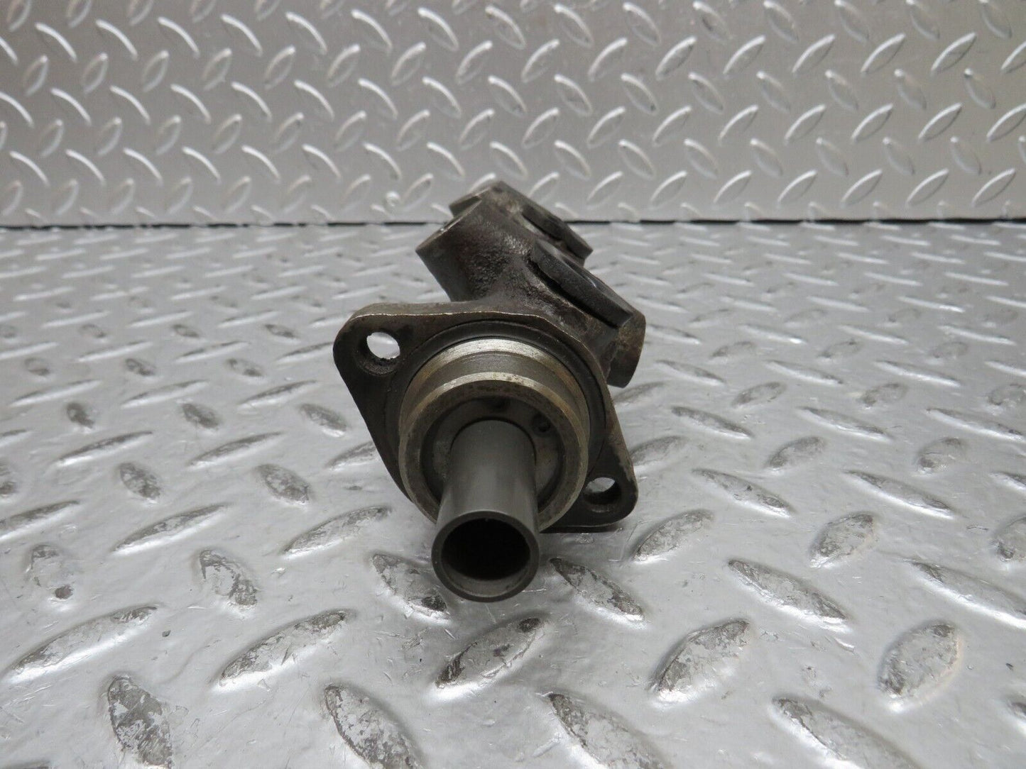 28707 Mercedes-Benz W123 230E Brake Master Cylinder Bendix 2580