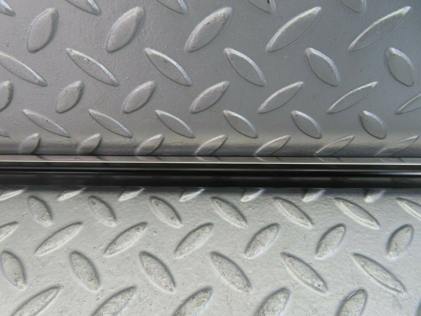 10245 Mercedes-Benz W123 Rear Left Door Centre Moulding Trim
