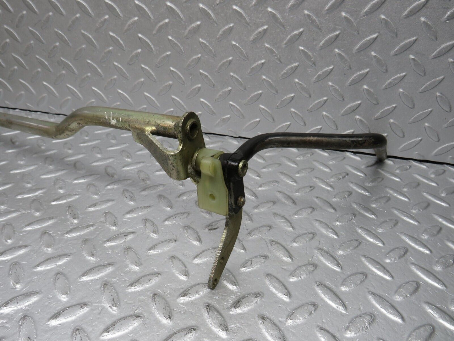 39215 Mercedes-Benz R107 500SL Accelerator Pedal Linkage