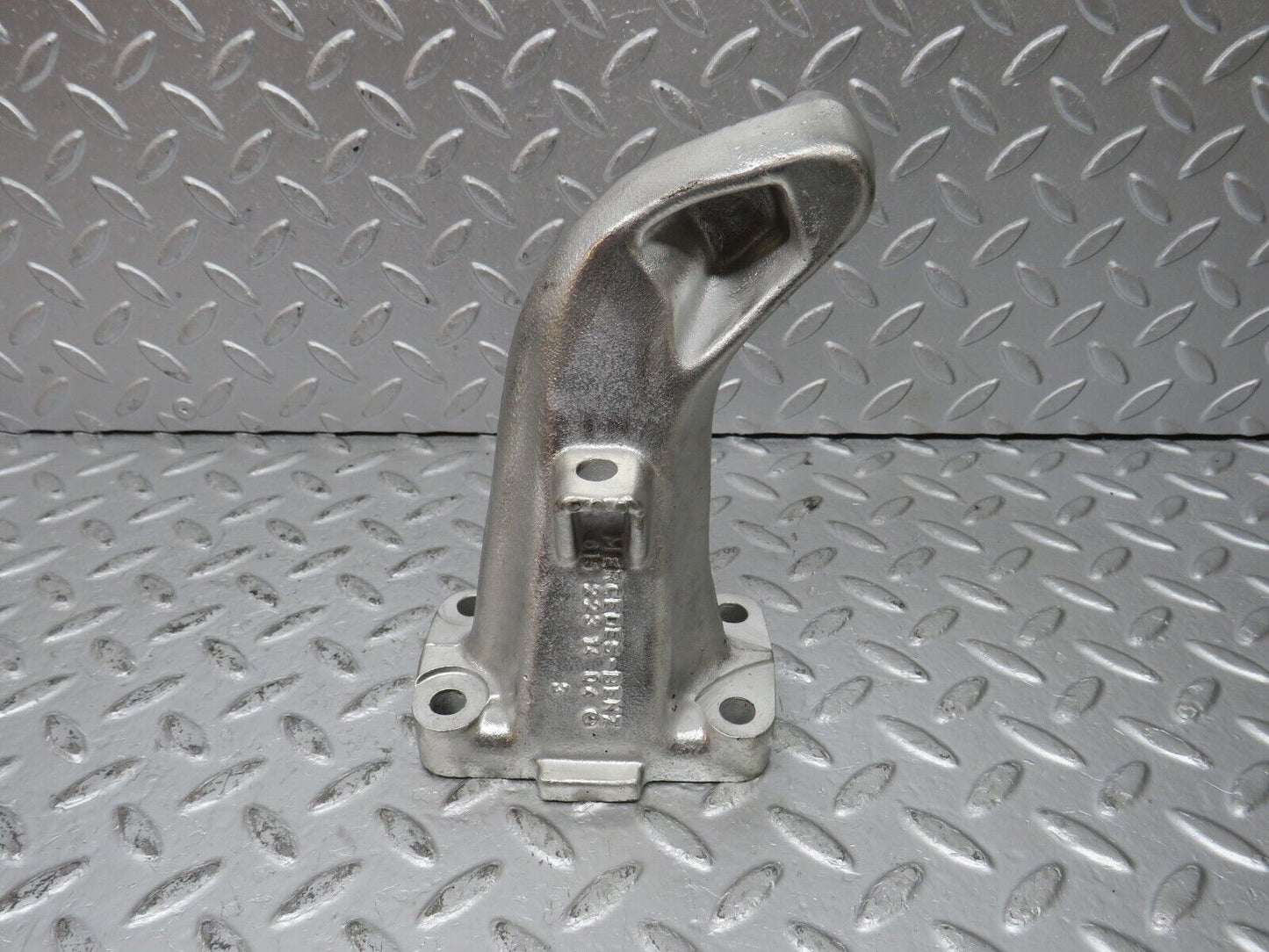 32888 Mercedes-Benz W123 300D Engine Mount Bracket Right Side 6152231404