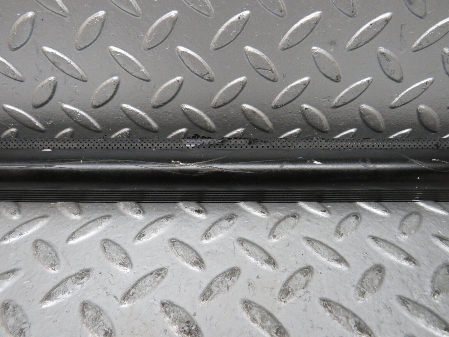 27841 Mercedes-Benz S124 300TE Wagon Tailgate Sun Blind