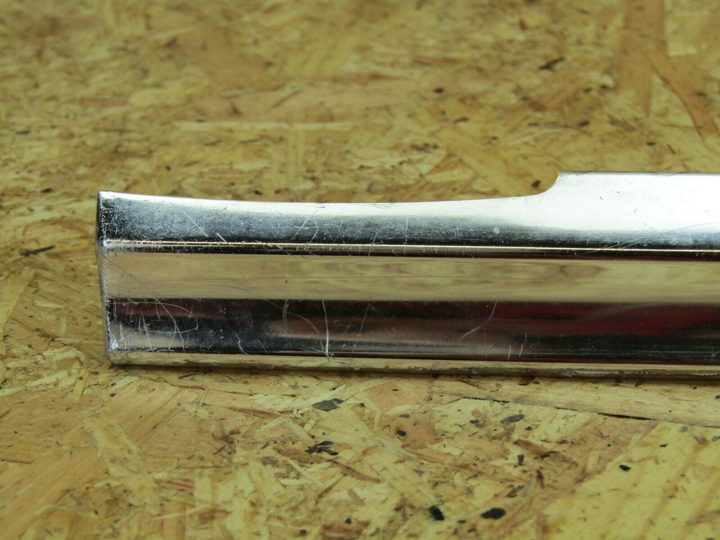 2132 Mercedes-Benz W116 350SE Front Right Door Chrome Trim